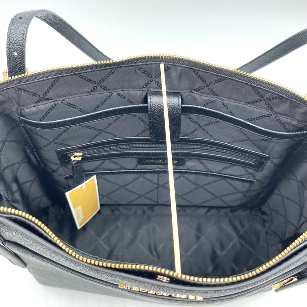 Michael Kors Voyager Large Tote Bag Black - Picture 9 of 13